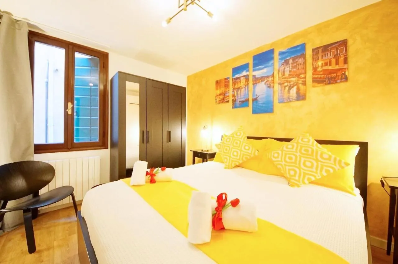 Calle Dei Fabbri Apartment Marble location